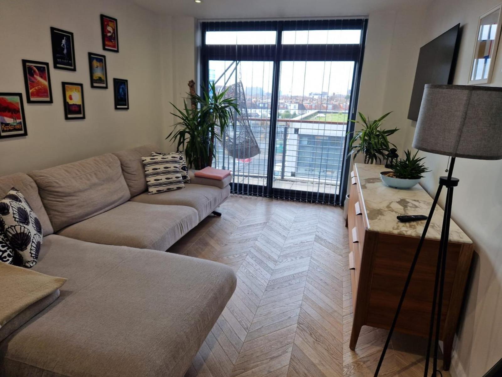 Cosy 1 Bedroom Apartment With Balcony Near Chiswick ลอนดอน ภายนอก รูปภาพ