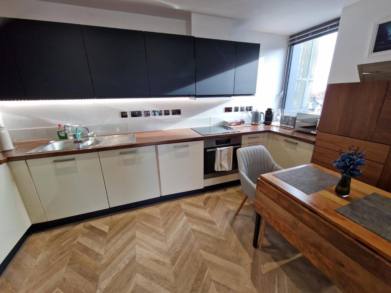 Cosy 1 Bedroom Apartment With Balcony Near Chiswick ลอนดอน ภายนอก รูปภาพ
