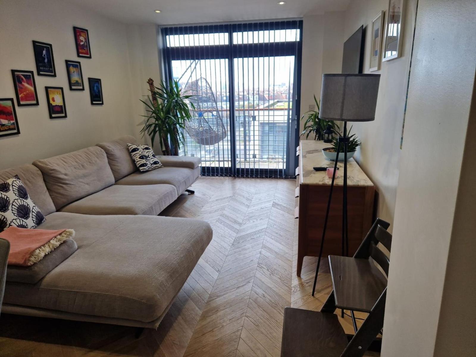 Cosy 1 Bedroom Apartment With Balcony Near Chiswick ลอนดอน ภายนอก รูปภาพ